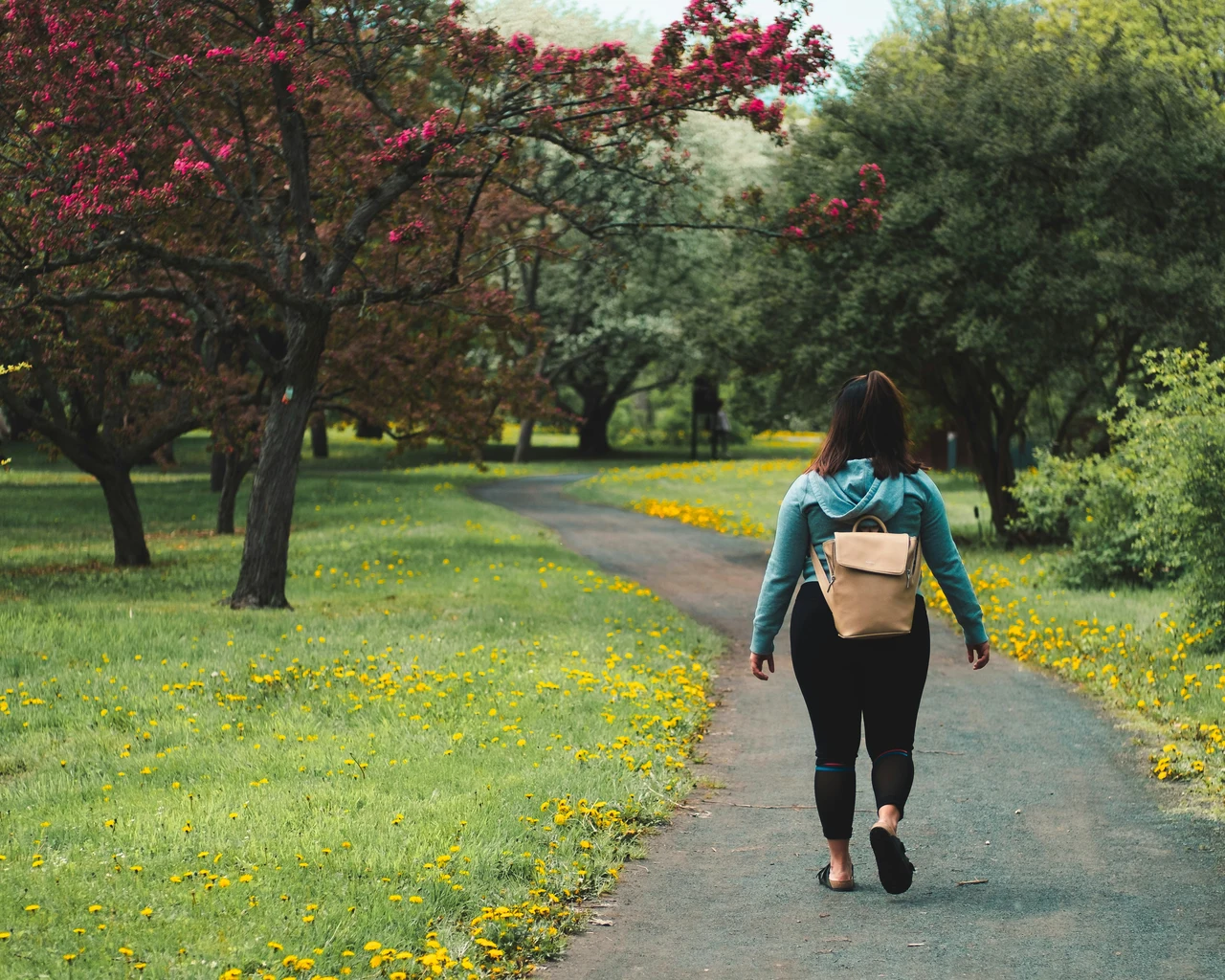 Camminare per pancia sgonfia: minuti consigliati e orari migliori secondo gli esperti Camminare per pancia sgonfia: minuti consigliati e orari migliori secondo gli esperti