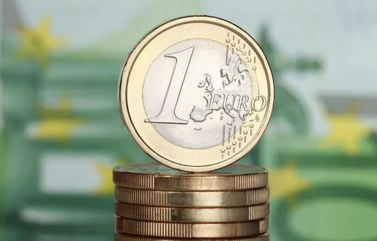 Moneta da 1 € con questo simbolo: se ce l’hai in casa vale una fortuna Moneta da 1 € con questo simbolo: se ce l’hai in casa vale una fortuna