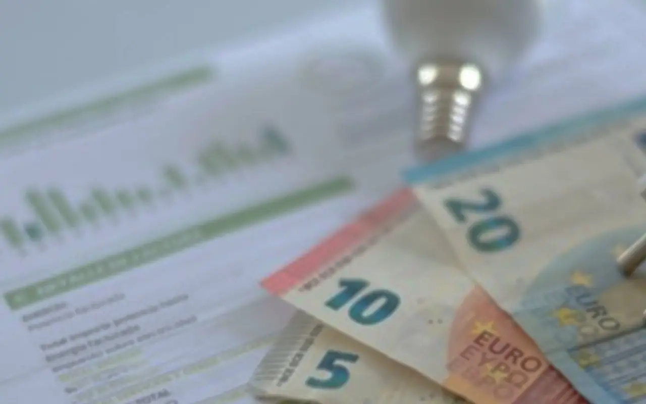 Il trucco per evitare aumenti in bolletta luce e gas Il trucco per evitare aumenti in bolletta luce e gas