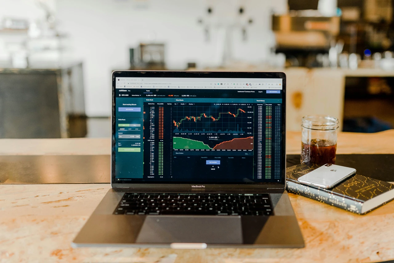 Attenzione a questi investimenti online: cosa controllare prima Attenzione a questi investimenti online: cosa controllare prima